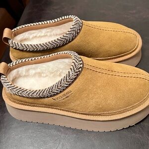 Koolaburra by UGG Chestnut Suede Slip-Ons